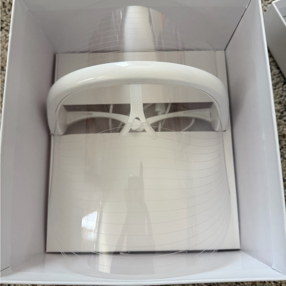DMH Aesthetics LED Light Shield - Picture 5 of 9